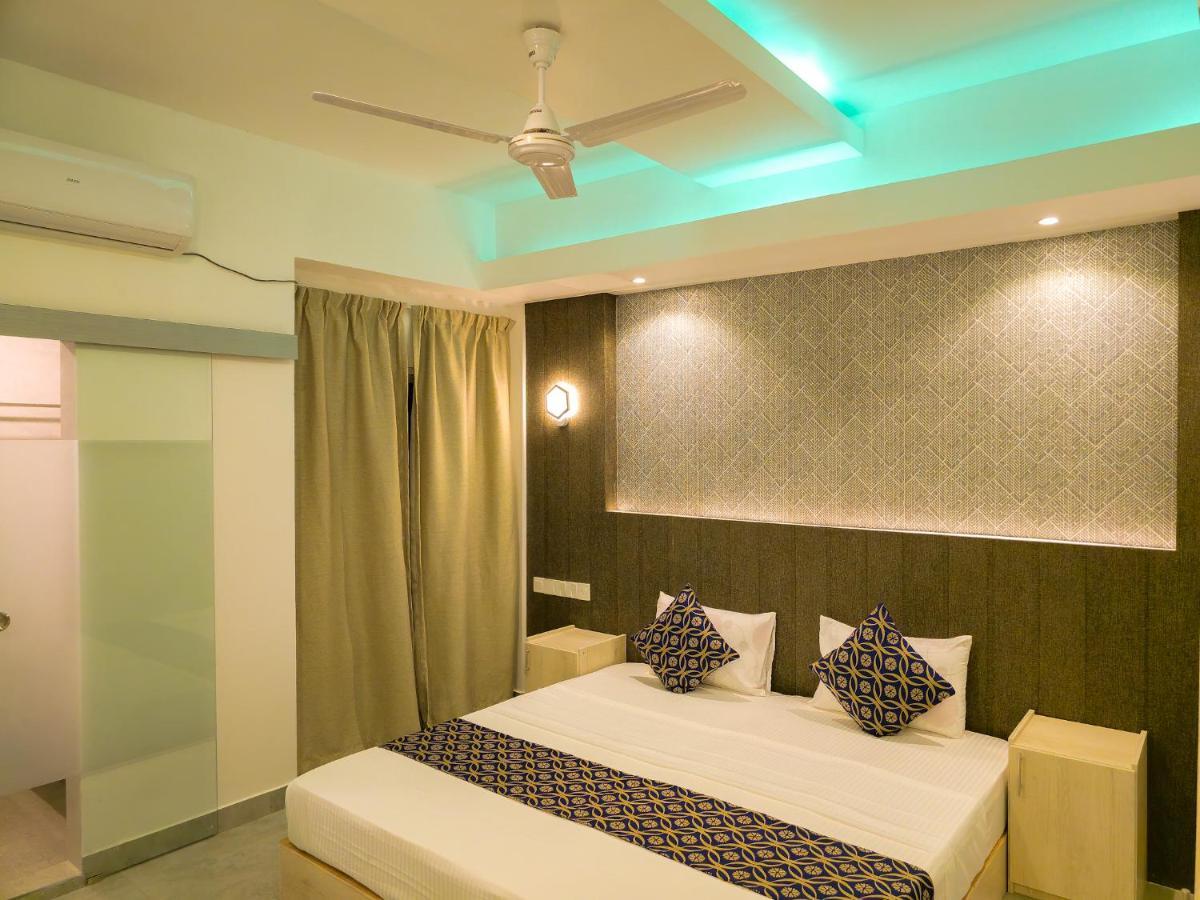 Deluxe Double or Twin Room with City View