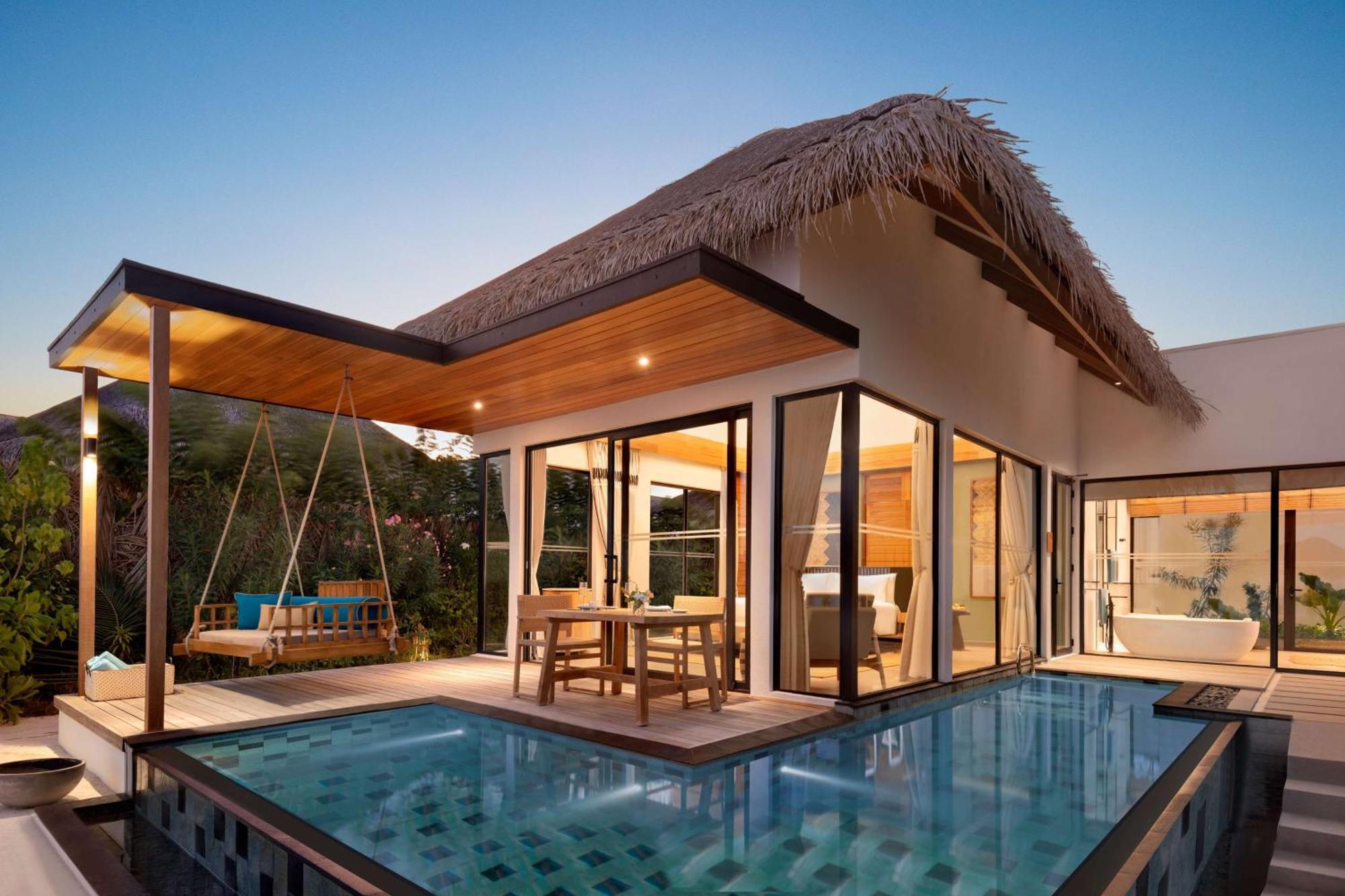 Villa de 1 dormitorio con piscina junto a la playa