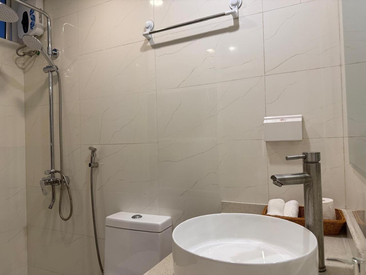 Deluxe One-Bedroom Apartment