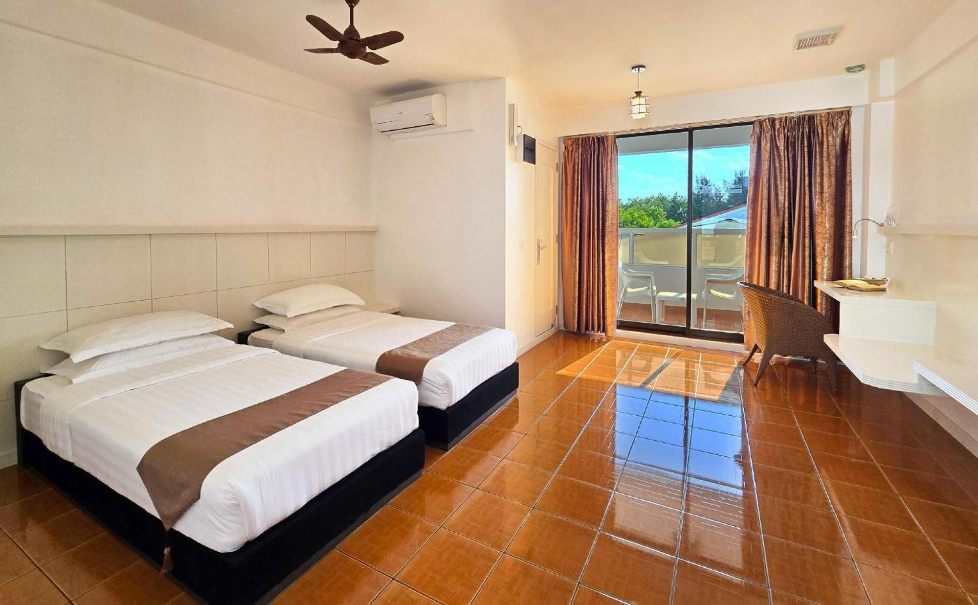 Deluxe Twin Room with Balcony