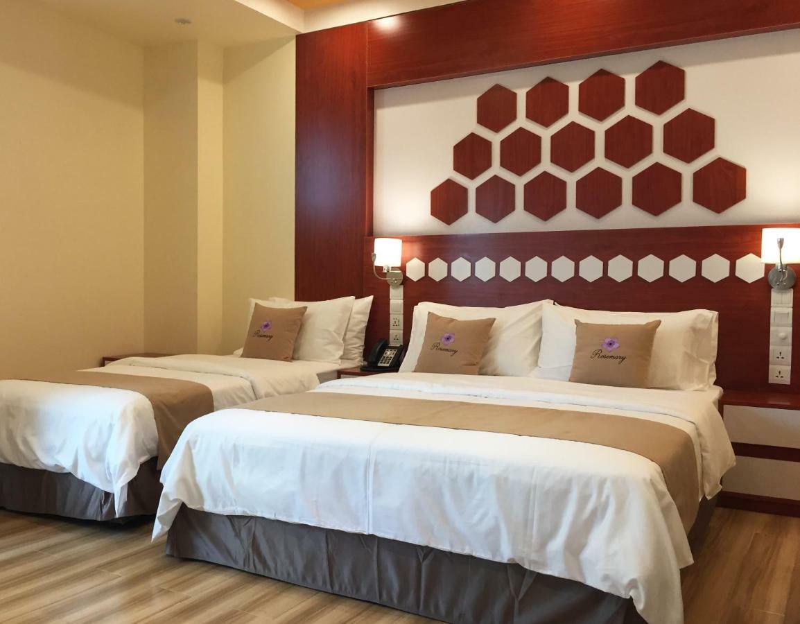 King Suite With Private Balcony & Bath Tub