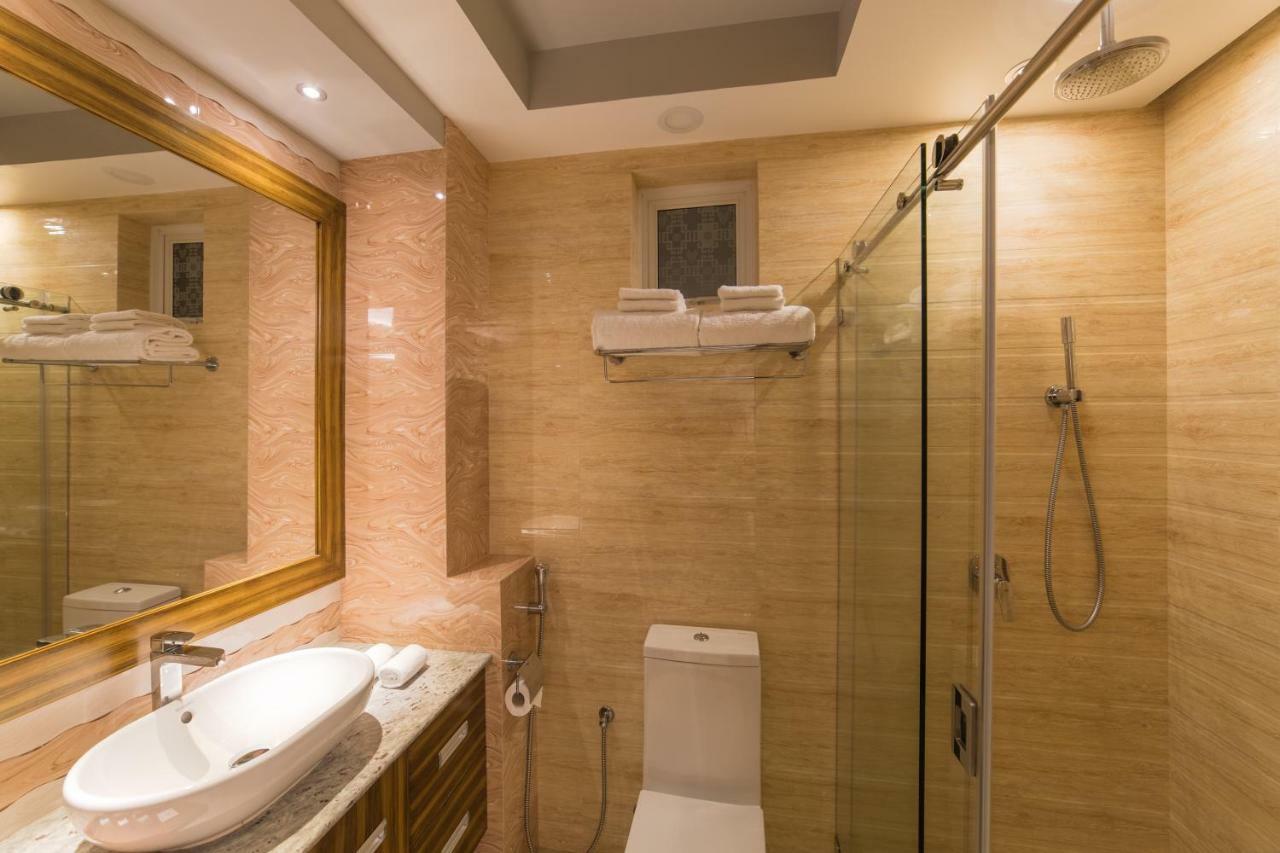 Super Deluxe Double with Balcony (Free Return Airport Transfer)