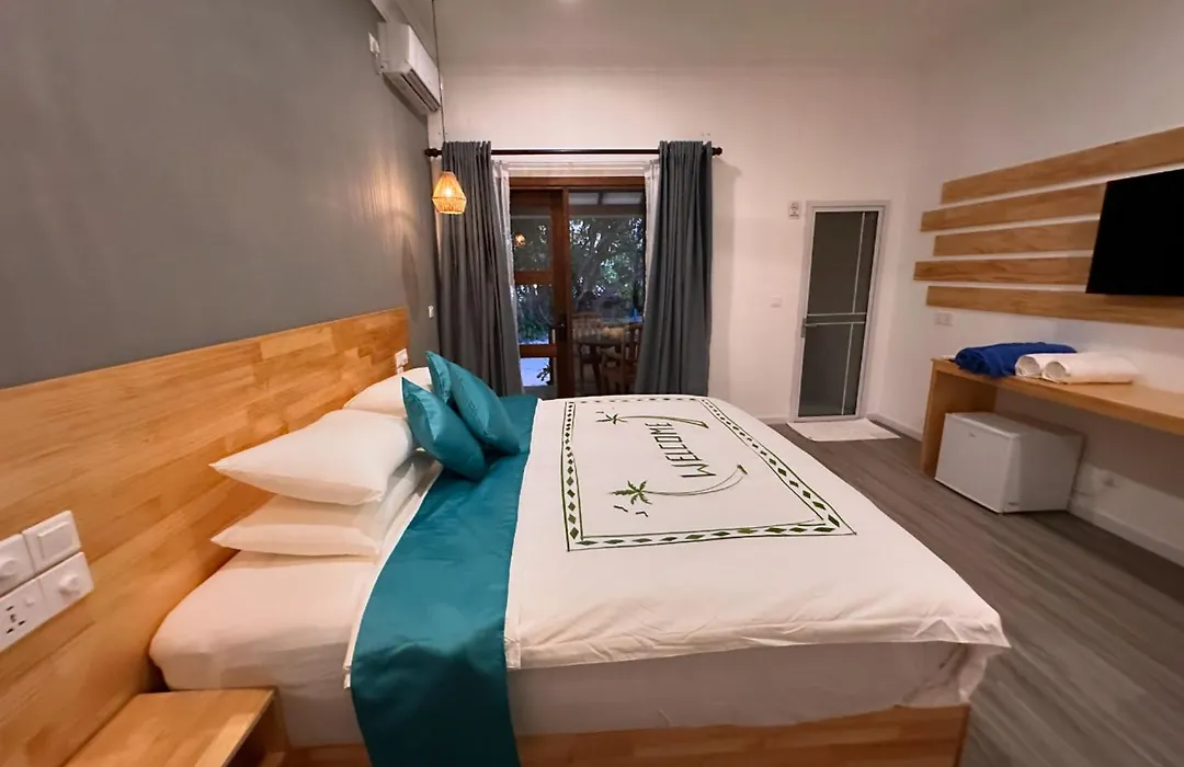 Dhigurah Beach Inn-1