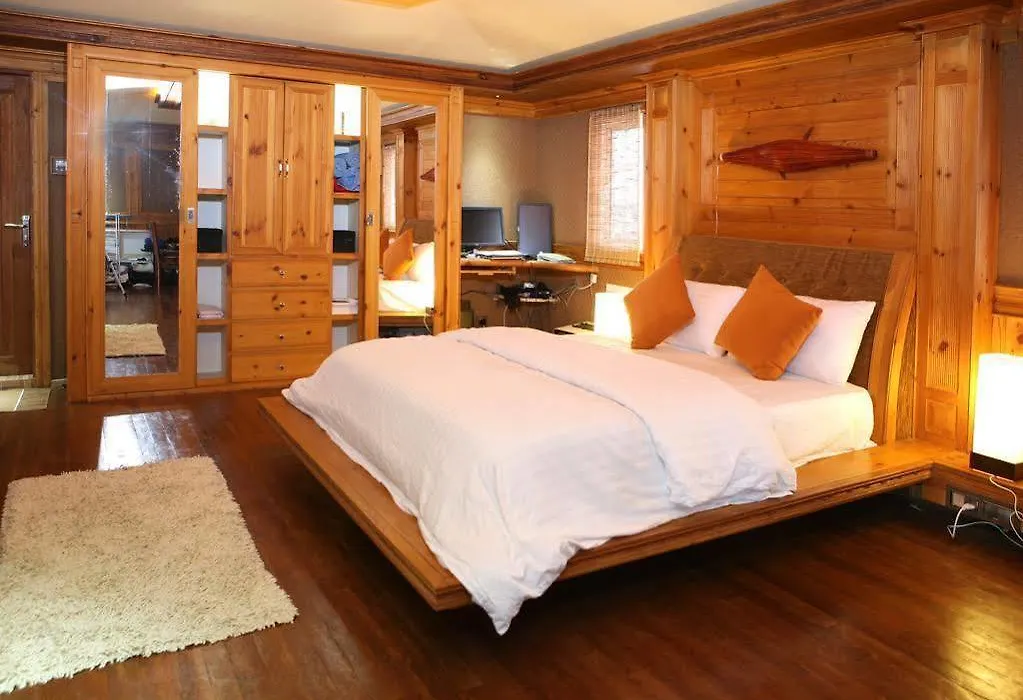 Eureka Athiri Inn-1