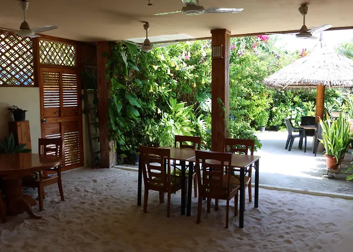 Hanifaru Transit Inn Dharavandhoo