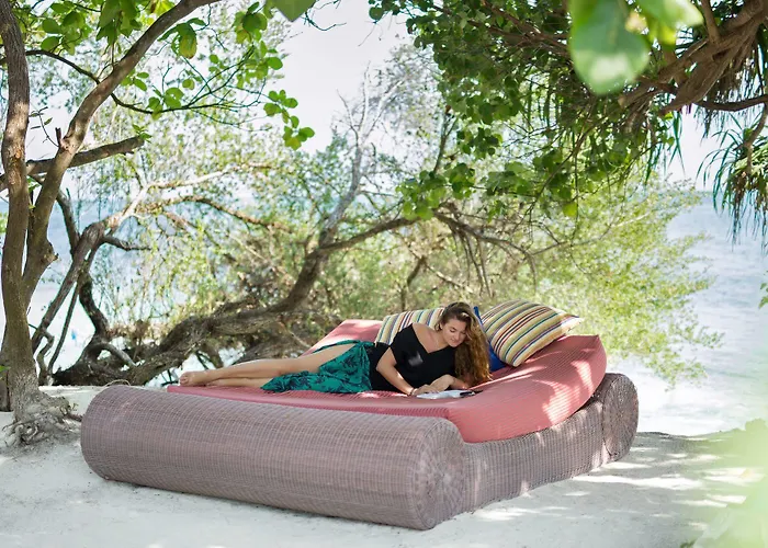 Tropical Village Fehendhoo