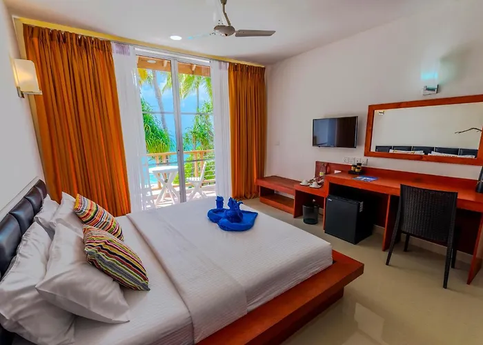 Athiri Beach Maldives Dhigurah 